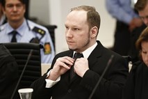 Ali me oprostite, ali usmrtite: Sojenje Breiviku se ponovno nadaljuje jutri