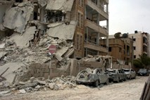 V Siriji več napadov na poslopja varnostnih sil