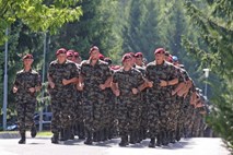 Slovenska vojska je zaradi alkoholiziranosti z misije na Kosovu odpoklicala štiri vojake