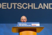 Schäuble: Območje z evrom lahko prenese izstop Grčije