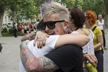 Hrvaška vlada za istospolne zveze: "Nihče ni homoseksualec zato, da bi kljuboval okolici"