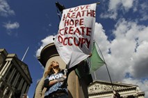 Proti kapitalizmu: V Londonu na ulicah več sto ljudi, demonstracije tudi v Španiji