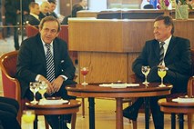 Platini pred finalom v Stožicah skočil še na obisk k Jankoviću