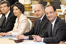 Hollande in ministri s precej nižjimi plačami od Sarkozyjeve ekipe