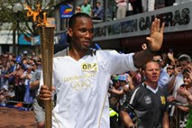Med nosilci olimpijske bakle tudi Didier Drogba