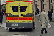 Tovornjak v Ljubljani do smrti zbil 77-letno peško