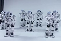 Roboti plešejo ob Jacksonovi skladbi Thriller