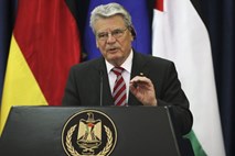 Gauck Palestincem sporoča, da je Izrael pozval k zadržanosti