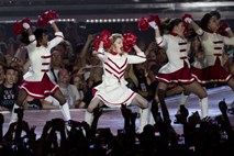 Madonna je svetovno turnejo otvorila z nastopom njenega 11-letnega sina