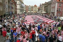Pretep navijačev pred tekmo Hrvaške in Irske v Poznanu, pridržanih 14 vročekrvnežev