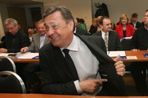 Sum korupcije: Stanovalci Fondovih hiš zaradi prenove bežigrajskega stadiona prijavili Jankovića