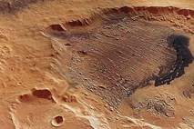 Sta kraterja na Marsu dokaz, da je nekoč tam obstajala voda?