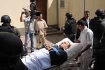 Mubarakovo stanje boljše, a zavrača hrano in ne zaupa zdravnikom