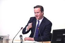 Cameron ovit okoli malega prsta Murdochove najljubše uslužbenke