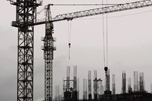 Gradbeništvo še naprej pesek v kolesju slovenskega gospodarstva