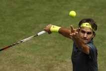Federer in Haas v finalu Halleja