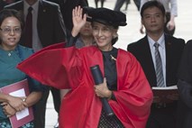 Aung San Suu Kyi je prejela častni doktorat univerze v Oxfordu