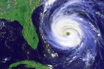 Chris postal prvi orkan sezone v Atlantiku, v naslednjih dneh naj bi se okrepil