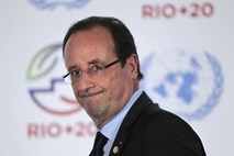 Figaro piše, da bo Hollande zategoval pasove, on to zanika