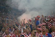Večernji list: Za razgrajanje na Euru niso krivi hrvaški navijači, temveč prebrisani Srbi in Rusi
