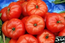 Popolnost brez okusa: rdeči paradižniki imajo manj sladkorja kot "lisasti"