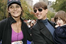 Murdoch po napovedani ločitvi Katie Holmes in Toma Cruisea nad scientologe