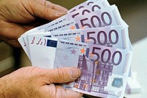 Maribor: Kriminalisti ovadili računovodkinjo, ki naj bi si nezakonito prisvojila četrt milijona evrov