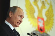 Putin o Siriji: Zahod pod pretvezo "humanitarnih operacij" krši mednarodno pravo
