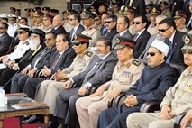 Egiptovski predsednik Mursi vrnil žogico generalom