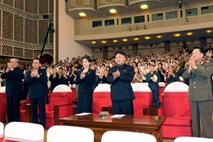 Kdo je sopotnica vodje Severne Koreje - poročena pop zvezdnica?