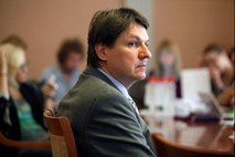 AUKN: Minister Šušteršič zavaja javnost