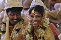 Indijska vas ženskam prepovedala poroke iz ljubezni in mobitele