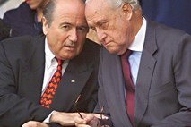 Blatter po zadnjem razkritju predlagal, da Fifa razreši častnega predsednika
