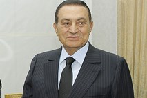 Hosni Mubarak naj se iz bolnišnice preseli nazaj v zapor, zahteva tožilstvo
