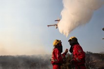 V Italiji, Španiji in Grčiji se obubožani gasilci borijo s številnimi požari