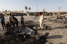 V bombnih napadih v Iraku v nedeljo umrlo najmanj 51 ljudi