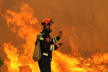 Ogenj v Selcih je pod nadzorom, s požari drugod se bori 445 gasilcev in vojakov