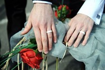 Ločitev ima za ženske hujše finančne posledice kot za moške