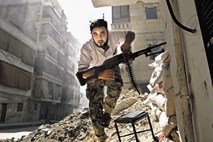 Sirski premier pobegnil, Asadova vojska je v ofenzivi