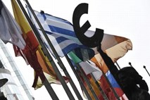 Juncker: Izstop Grčije iz območja evra politično ni verjeten