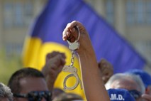 Romunski premier odločitev ustavnega sodišča označil za "nezakonito"