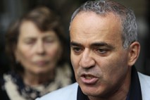 Kasparov presenečen nazaj na svobodo