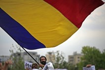 Romunski parlament podlegel mednarodnemu pritisku in priznal odločitev sodišča