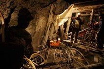 Eksplozija plina v kitajskem premogovniku: 19 rudarjev mrtvih, 28 ujetih pod zemljo
