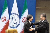 Mohamed Mursi je v Iranu brez dlake na jeziku govoril o Siriji