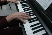 Nizozemska policija izpustila "brezdomnega pianista"