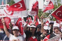 Protest Turčije zaradi genocida nad Armenci v francoskih učbenikih