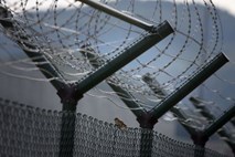 Američani Afganistanu predali zapor Bagram, znan tudi kot "afganistanski Guantanamo"
