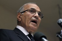 Nekdanjega egiptovskega premierja obtožili korupcije