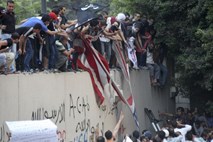 Foto: Besni egiptovski protestniki zaradi filma napadli veleposlaništvo ZDA